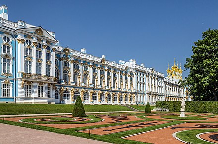 Царский дворец город. Екатерининский дворец Растрелли. Екатерининский дворец в Царском селе. Растрелли архитектура Екатерининский дворец. Франческо Растрелли Екатерининский дворец в Царском селе.