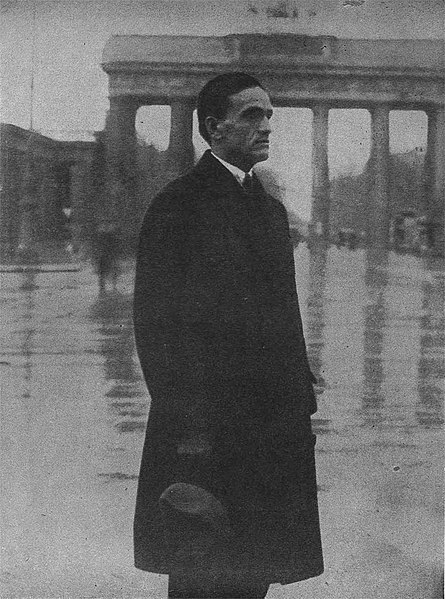 File:Cesar vallejo en Berlin.jpg