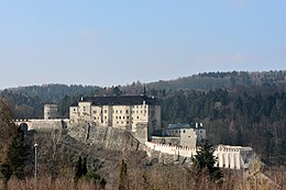 Le château de Cesky Sternberk, construit à l'origine au milieu du 13e siècle (22) (26228990482) .jpg