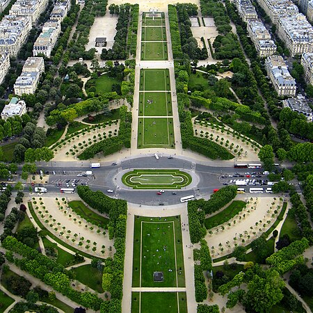 Champ de Mars 02