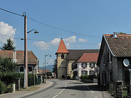 Church of Saint-Martin in the street in Chaux