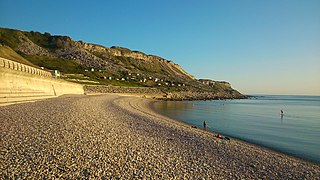 <span class="mw-page-title-main">Chesil Cove</span> Massive curved slope of shingle, at Chesil Beach in Dorset, England