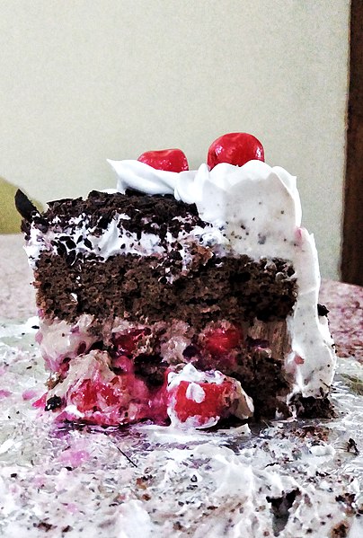 File:Choco-cherry cake.jpg