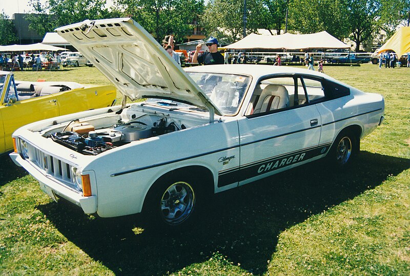 File:Chrysler Valiant VK Charger White Knight (16346577705).jpg