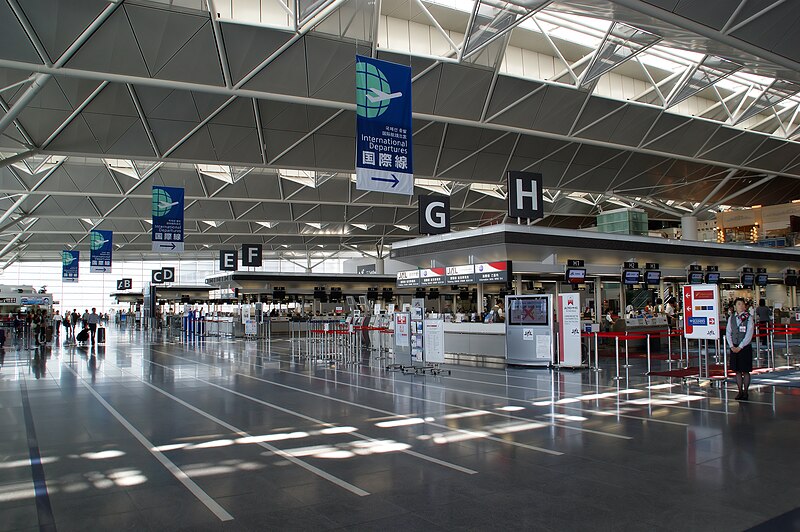 File:Chubu Centrair International Airport - Check-in Counter - 01.JPG