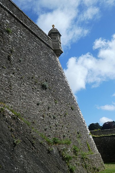 File:Citadelle du Palais - dsmm05417.jpg