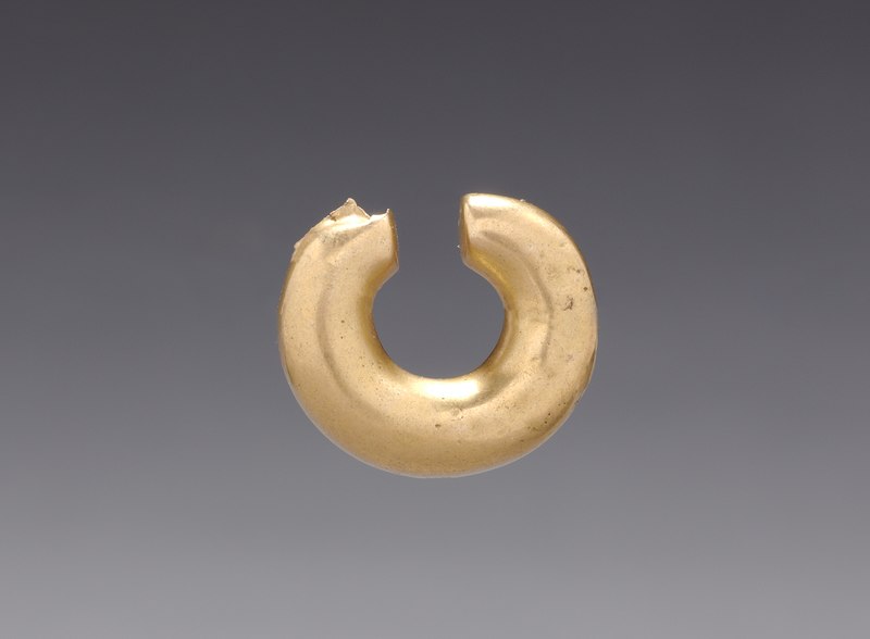 File:Colombia, Quimbaya, 16th century - Nose Ring - 1955.358 - Cleveland Museum of Art.tif