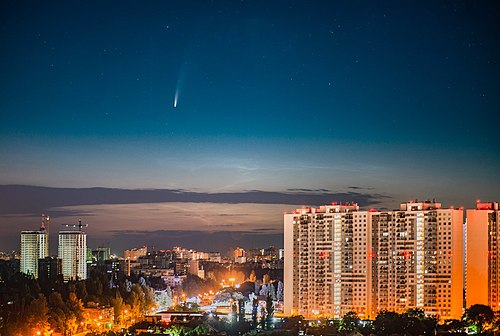 Комета в хабаровске сегодня. Комета NEOWISE. Комета 2020. Комета 2020 над Москвой. Комета NEOWISE C/2020.