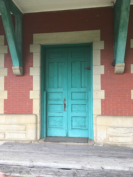 File:Conneaut station door.jpg