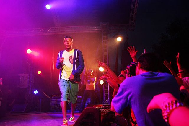 Sir Michael Rocks performing with The Cool Kids in 2008