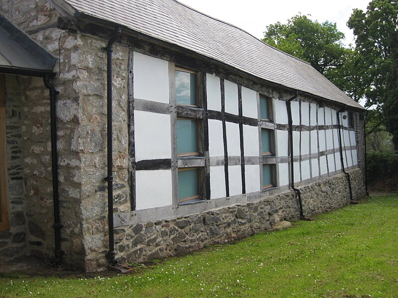 File:Cruck Barn at Ty-coch 05.JPG