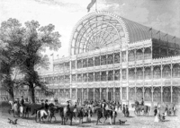 The Crystal Palace, una estructura (diseño del constructor de invernaderos Joseph Paxton) de 92,000 metros cuadrados, 33 metros de altura máxima y 564 metros de longitud, construida por cinco mil operarios especializados (navvies en:navvy) para albergar la Exposición Universal de Londres de 1851. Es el primer edificio de tales dimensiones que utiliza los nuevos materiales que la Revolución industrial proporciona de una manera eficaz: el acero (previamente utilizado en puentes y otras obras de ingeniería) y el vidrio (que cubría una superficie de vanos de 84,000 m²).