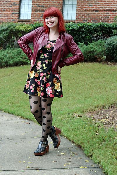 File:Dark Floral Print Dress, Polka Dot Tights, Chunky Heels, and a Burgundy Faux Leather Jacket (21911647393).jpg