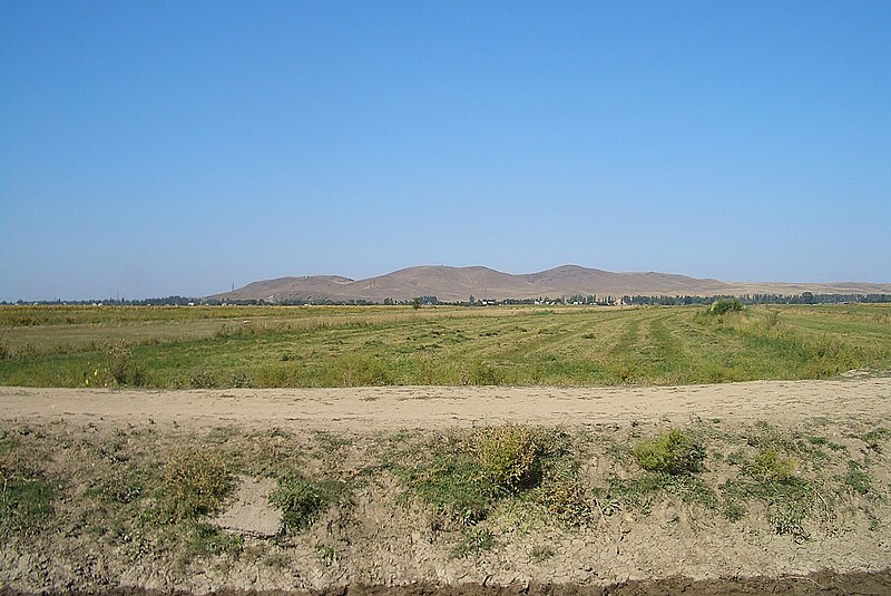 File:E7990-Milyanfan-fields.jpg