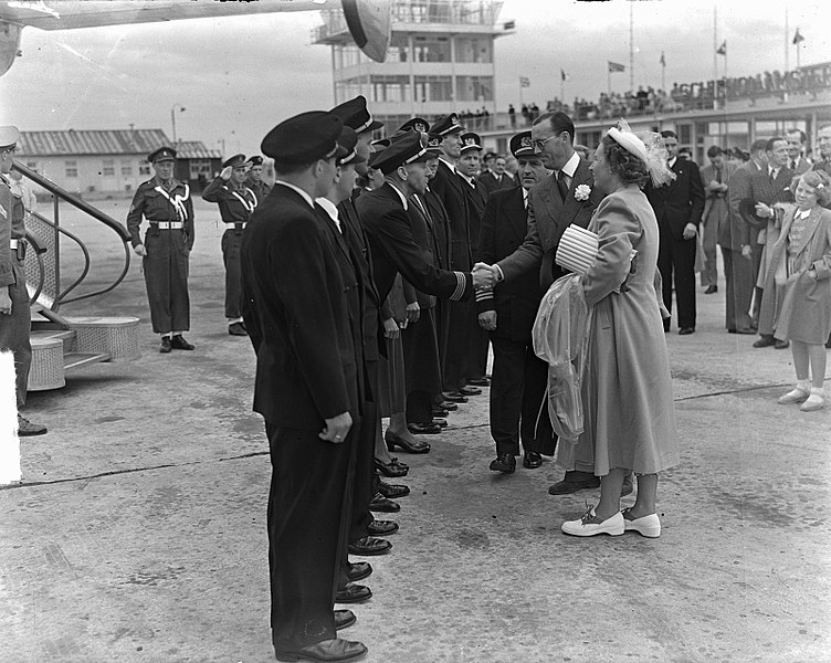 File:Eerste KLM vlucht naar Canada. Voorstellen aan piloten , Bestanddeelnr 903-4044.jpg