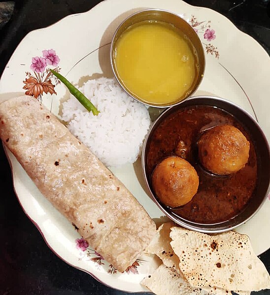 File:Egg curry with roti chawal.jpg