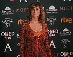 Emma Suárez en la alfombra roja de los Premios Goya 2017.jpg