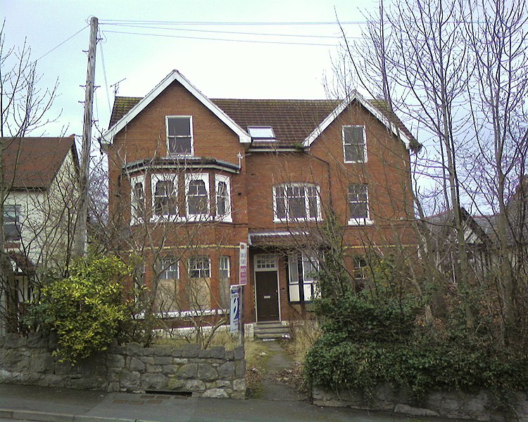 File:Empty flats on Coed Pella Road, Colwyn Bay - geograph.org.uk - 1757238.jpg