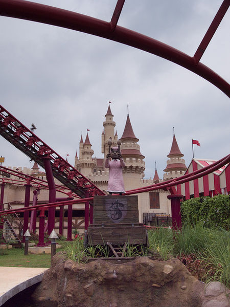 File:Enchanted Airways Universal Studios Singapore.jpg