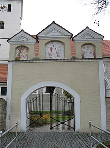 Tor der Friedhofsmauer