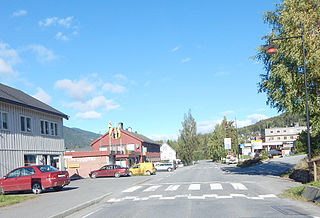 <span class="mw-page-title-main">Tretten</span> Village in Øyer, Norway