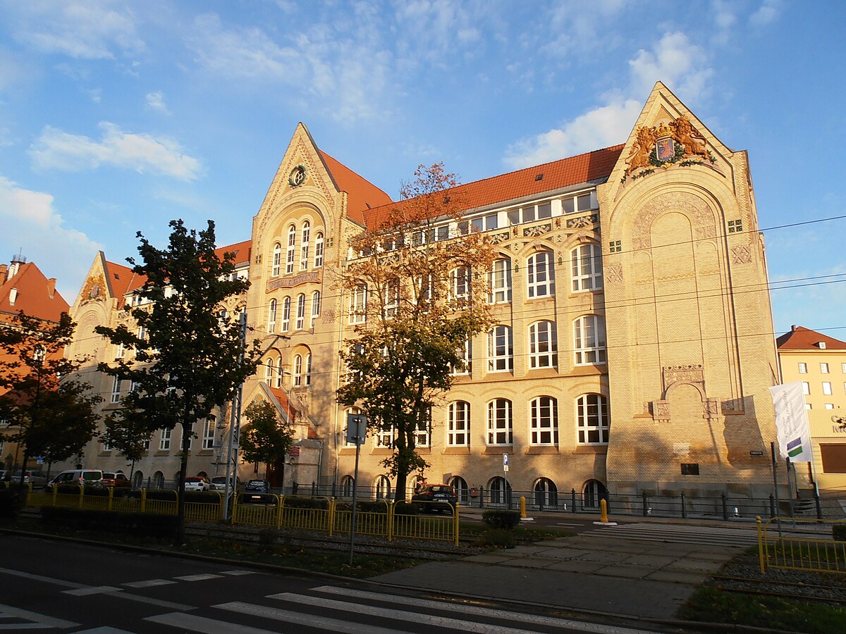 File:Faculty of Electrical Engineering, West Pomeranian University of  Technology 01.jpg - Wikimedia Commons