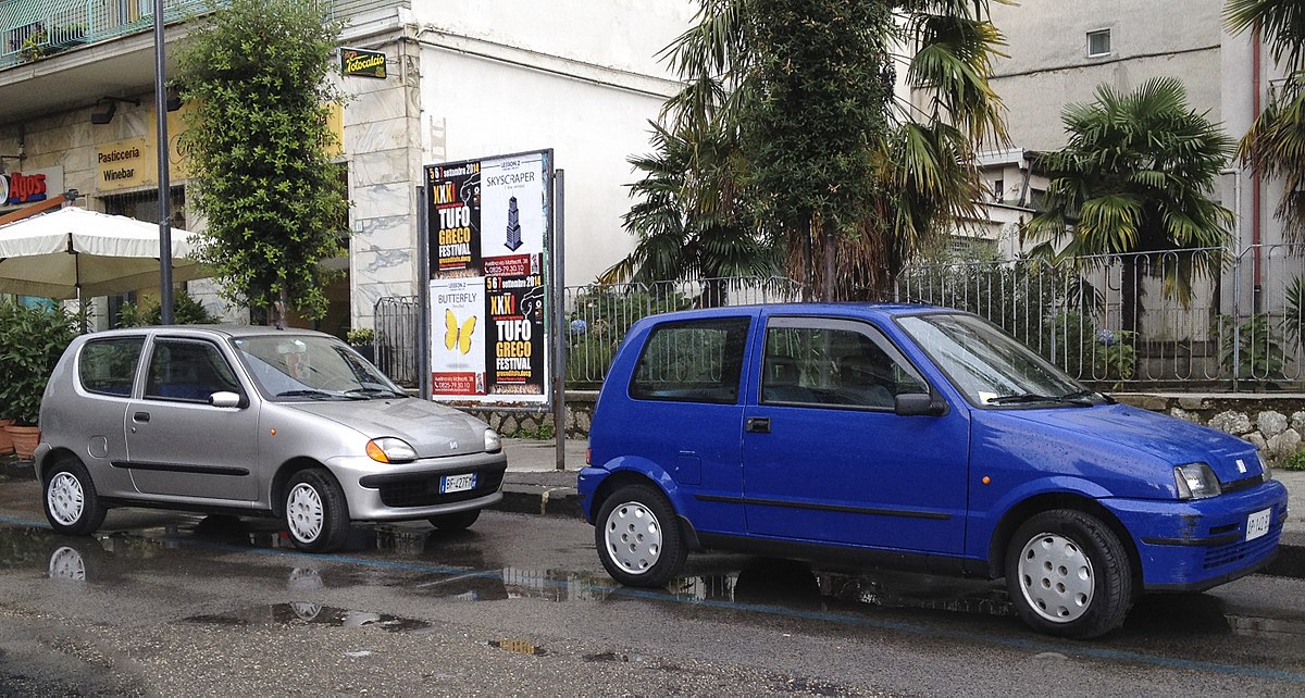 MONOPOLI, ITALY - MAY 29, 2017: Blue Fiat Seicento and Cinquecento - two  generations of small cars parked in Italy. There are 41 million motor  vehicle Stock Photo - Alamy