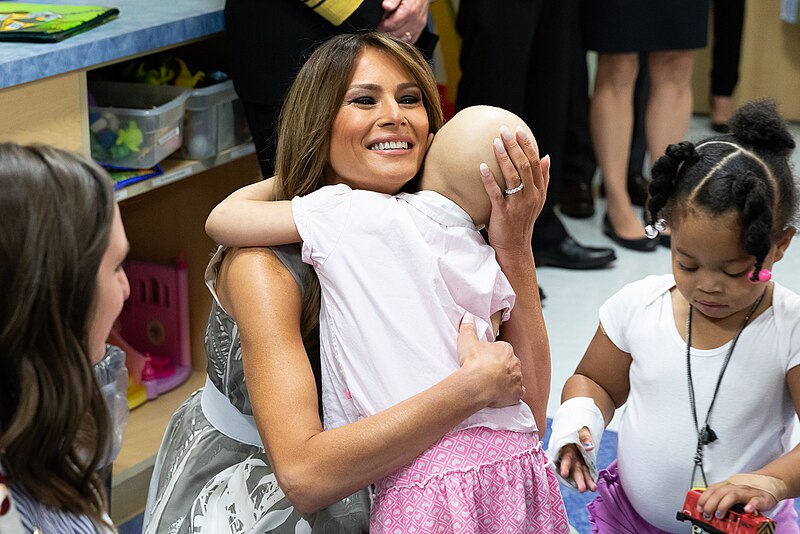 File:First Lady Melania Trump at the Monroe Carell Jr. Children’s Hospital (43633845651).jpg