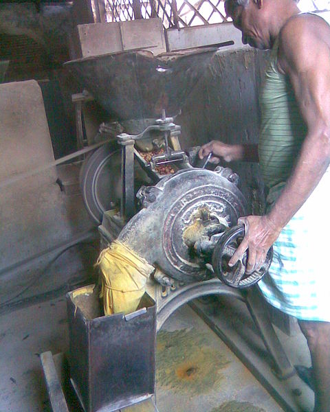 File:Flour milling machine.jpg