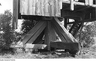 Trestle (mill) Main post/crosstrees/quarterbars post mill trestle forming windmill types substructure and Smock mill variety