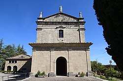 Fassade der Kirche Santa Maria Assunta della Spineta