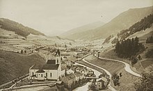 Matrei mit der Pfarrkirche im Vordergrund, zwischen 1870 und 1898