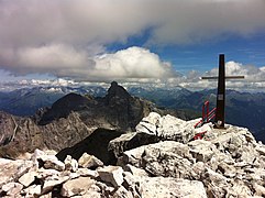 Das 2015 von der Landesberufsschule „Chr. J. Tschuggmall“ errichtete Gipfelkreuz