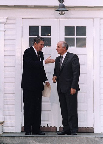 U.S. President Reagan and Gorbachev meeting in Iceland in 1986