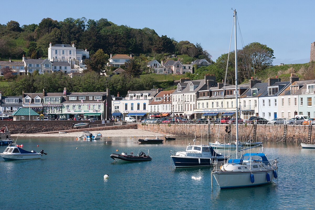 File:Gorey Harbour, St Martin, Jersey 