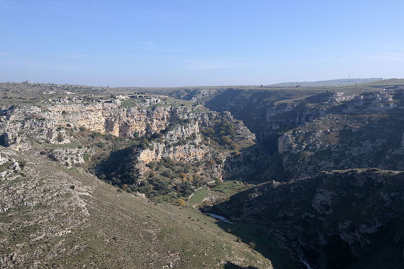 File:Gravina presso Matera.JPG