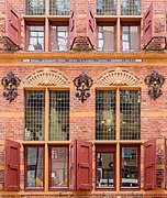 Goudkantoor (Groningen) Detail frontage - the Windows