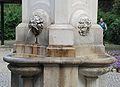 Donauweibchenbrunnen – Wasserspeier und Wasserbecken