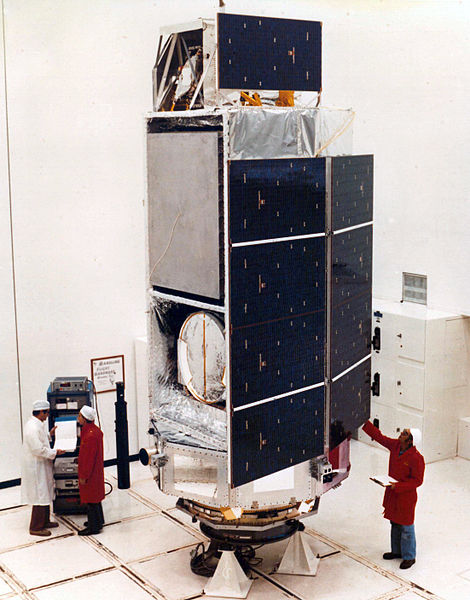 File:HEAO-C in clean room.jpg