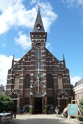 Kerk gezien vanaf de straat