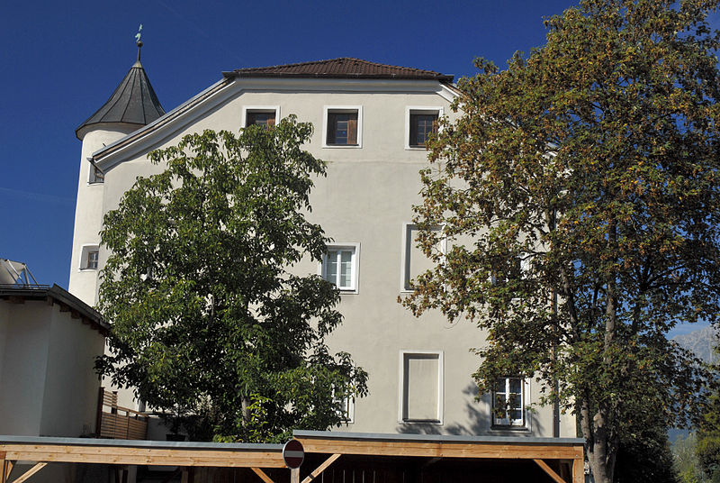 File:Hall in Tirol, Haus Recheisstraße 1.JPG