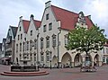 Altes Rathaus mit Ciborium und Votivtafel