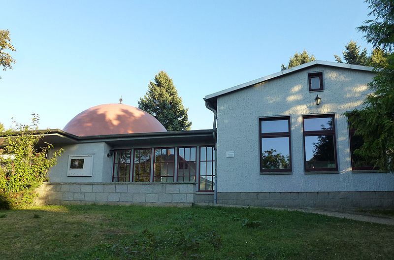 File:Harzplanetarium (Wernigerode) Eingang.jpg