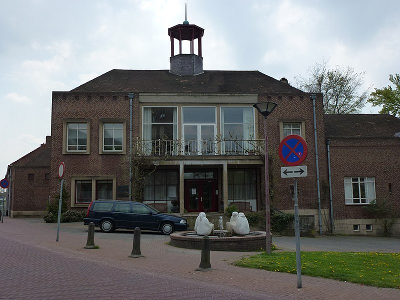 File:Herten, Roermond, voormalig gemeentehuis.JPG