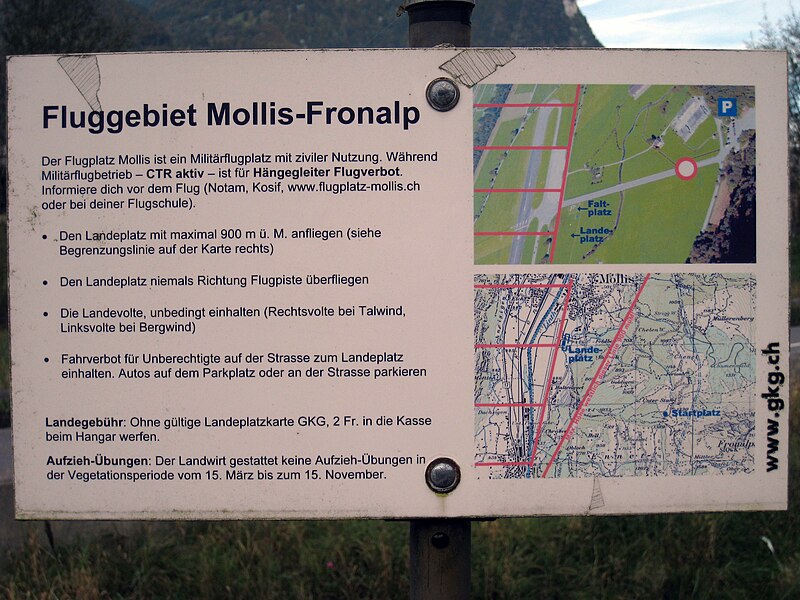 File:Hinweistafel Flugplatz Mollis.JPG