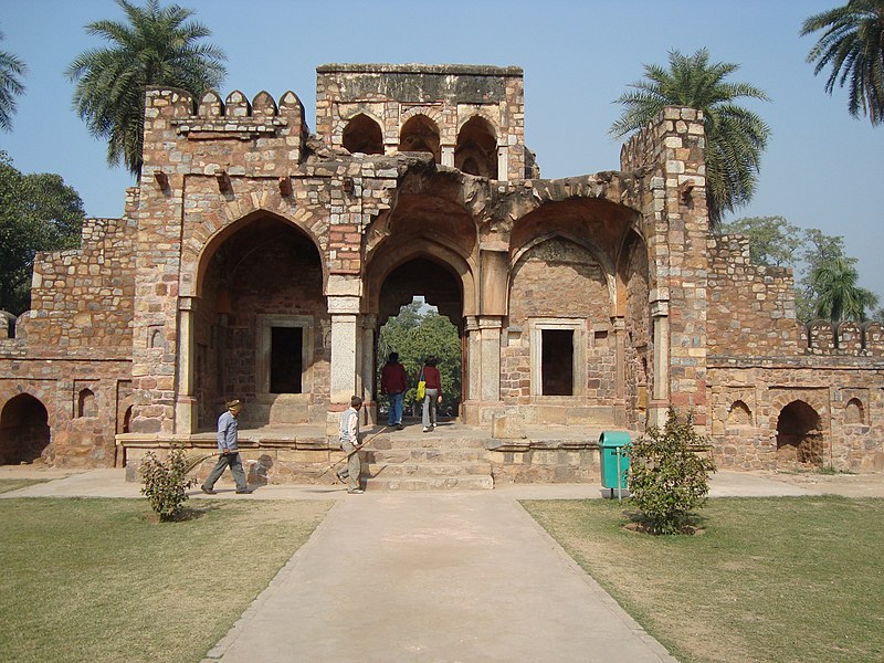 File:Humayun's Tomb - Entrance of Isa Khan Tomb enclosure - Inside view.jpg