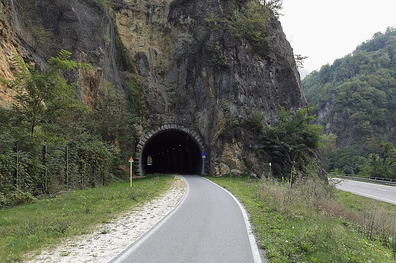 File:I08 022 Sporntunnel.jpg