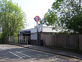 Ickenham tube station.JPG
