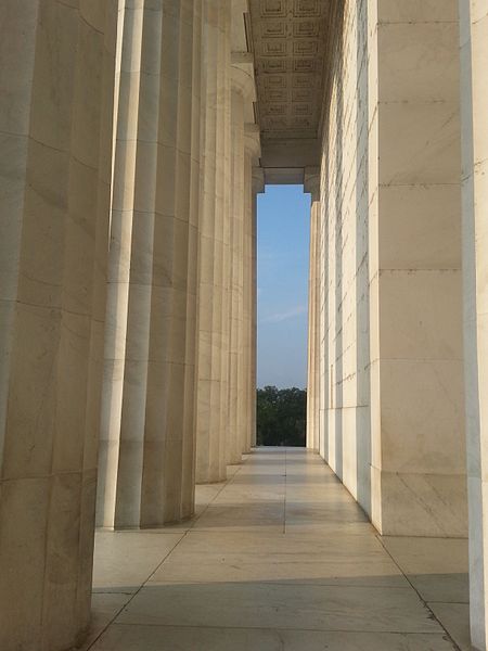 File:Inside the Lincoln Memorial side view.jpg