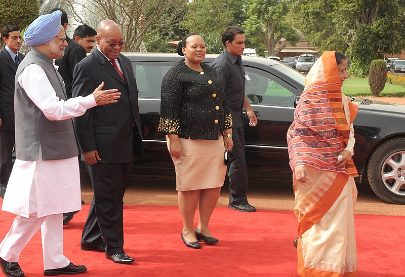 File:Jacob Zuma and his wife Mrs. Nompumelelo Ntuli-Zuma being escorted by the President, Smt. Pratibha Devisingh Patil and the Prime Minister.jpg